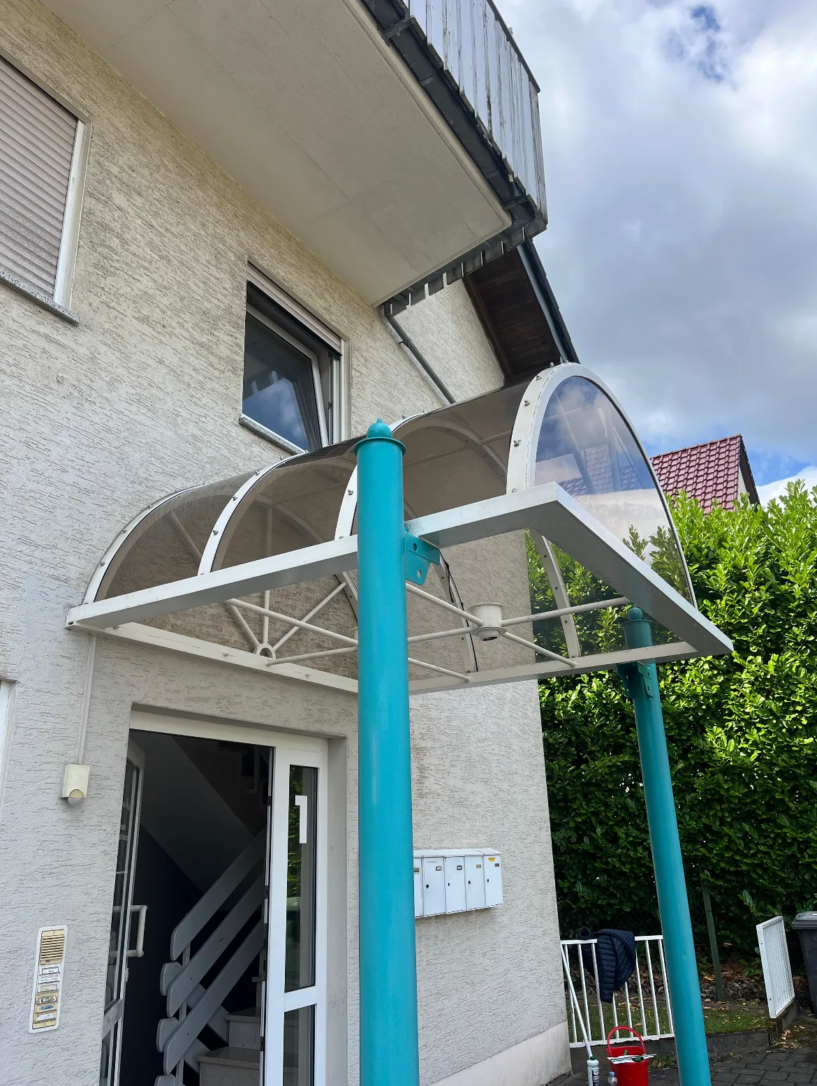 Vordach nach der Reinigung durch SoRein